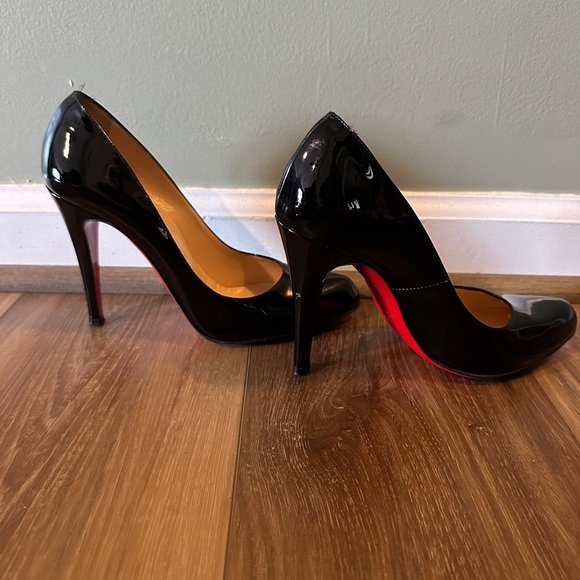Christian Louboutin black patent "Ron Ron" pumps. Size 37.5. - Picture 3 of 14